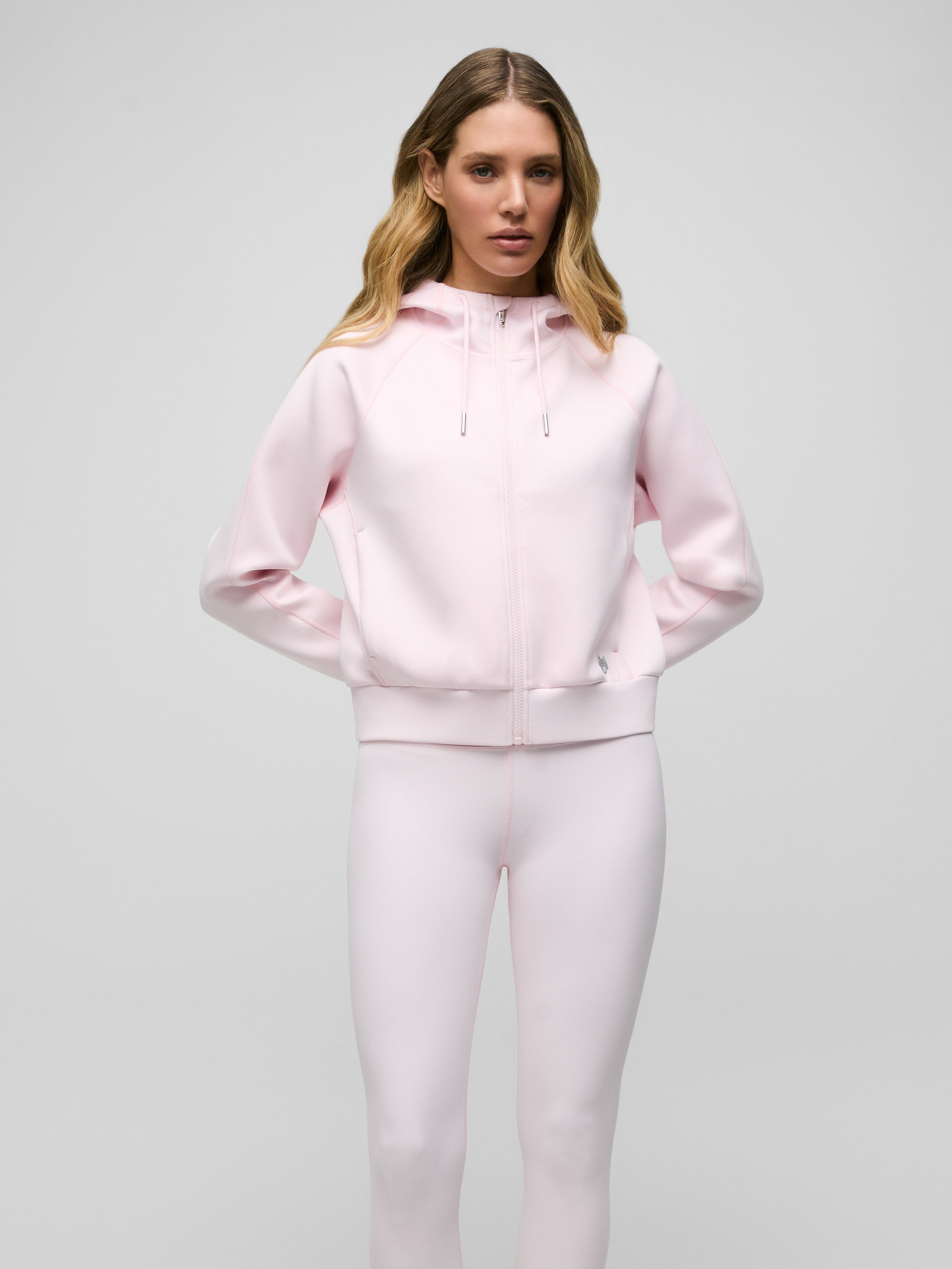ユウミアリア 252-AC011 エンブロイダリー スウェット プルオーバー Womens Kristina Full-Zip Hoodie - Midweight Cropped Athletic